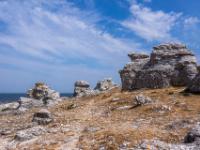 Langhammarsgubben Felsformationen beiderseits der Pfadspur - Insel Fårö